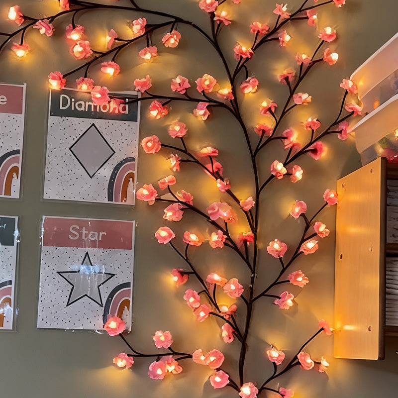 Bloemrijke wijnranken als sfeerverlichting đ¸â¨